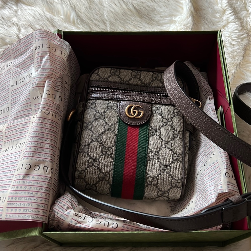 💯% authentic Gucci cross body bag